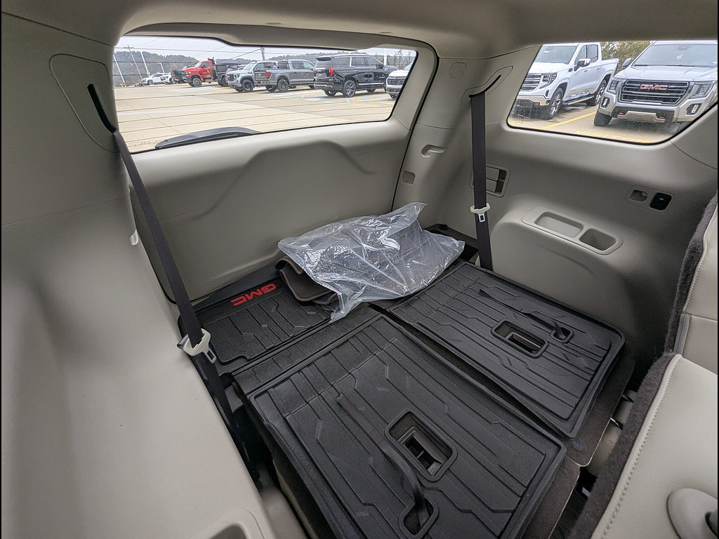 Used 2017 GMC Acadia Denali w/ Technology Package FWD image 21