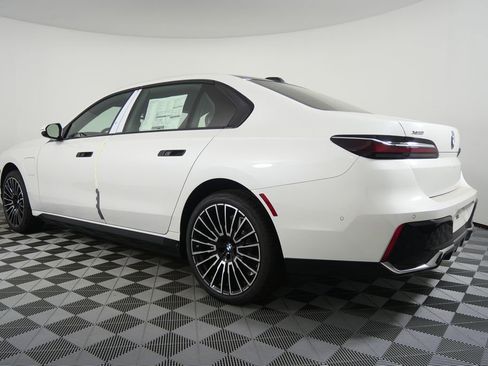 New 2026 BMW 750e xDrive w/ Executive Package image 5