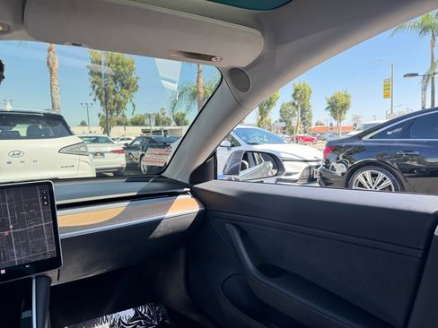 Used 2018 Tesla Model 3 Long Range AWD/4WD image 22