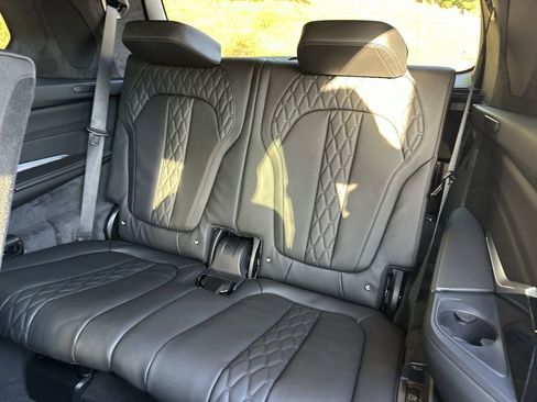 New 2026 BMW X7 M60i image 23