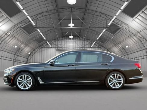 Used 2018 BMW 750i xDrive image 4