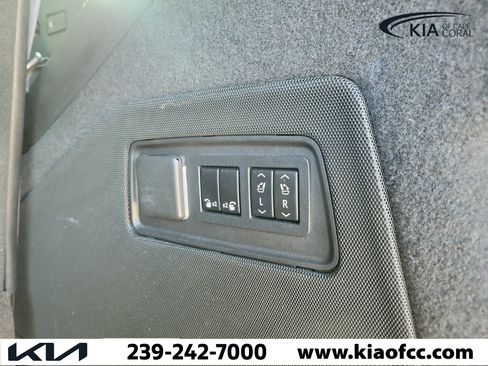 Used 2021 Cadillac Escalade Luxury RWD image 11