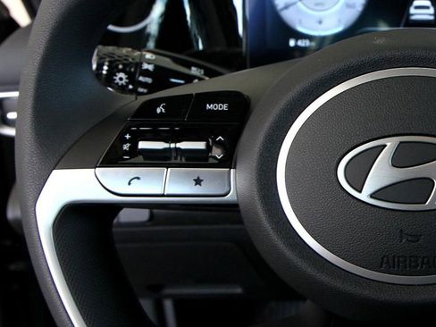 Used 2024 Hyundai Elantra SEL image 14