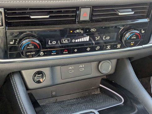 Used 2025 Nissan Rogue Platinum w/ Platinum Premium Package FWD image 23