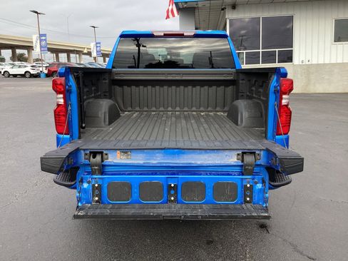 Used 2025 Chevrolet Silverado 1500 Custom image 17