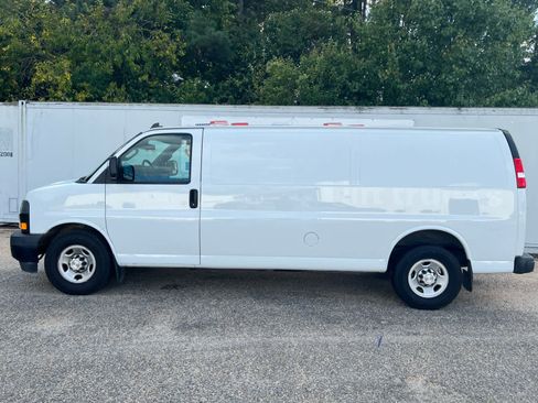 Used 2019 Chevrolet Express 3500 Extended w/ Driver Convenience Package image 7