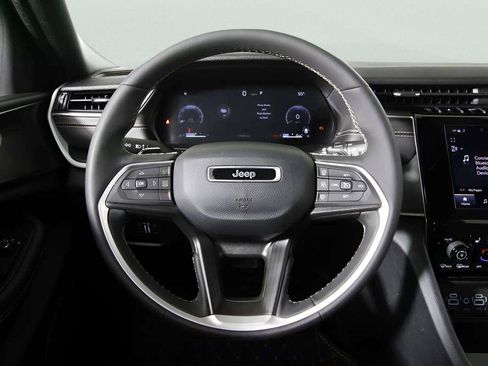 Used 2024 Jeep Grand Cherokee Altitude image 29