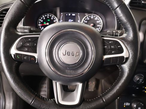 Used 2023 Jeep Renegade Latitude w/ Sun/Sound Group AWD/4WD image 3
