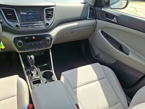 Used 2018 Hyundai Tucson SEL w/ Winter Package AWD/4WD image 16
