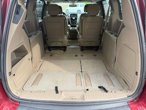 Used 2016 Chrysler Town & Country Touring image 24