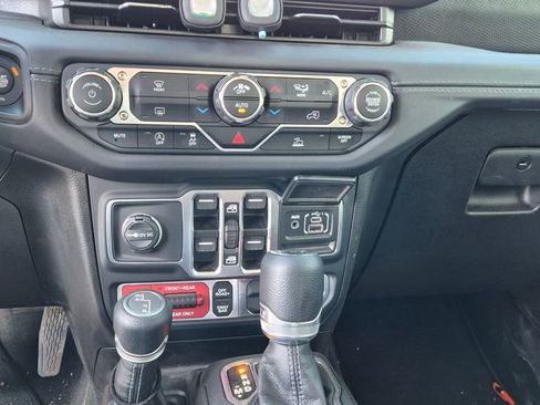 Used 2025 Jeep Wrangler Unlimited Rubicon AWD/4WD image 12