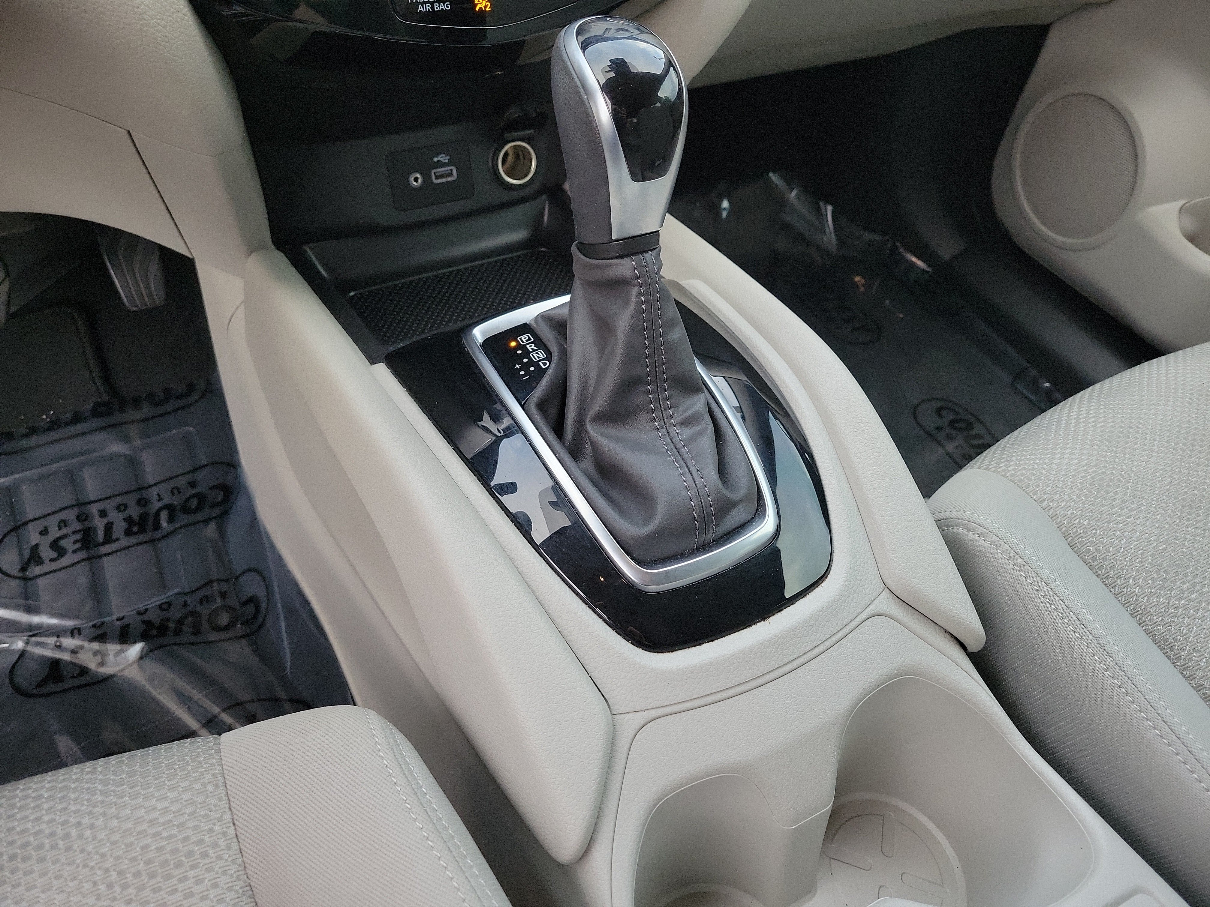 Used 2020 Nissan Rogue Sport SV FWD image 47