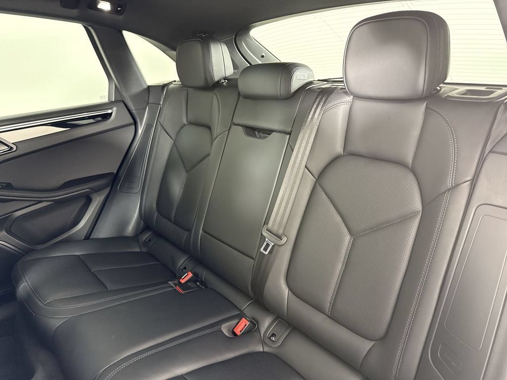 Certified 2026 Porsche Macan AWD/4WD image 23