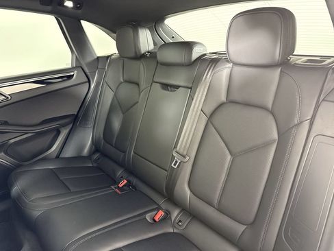 Certified 2026 Porsche Macan AWD/4WD image 23