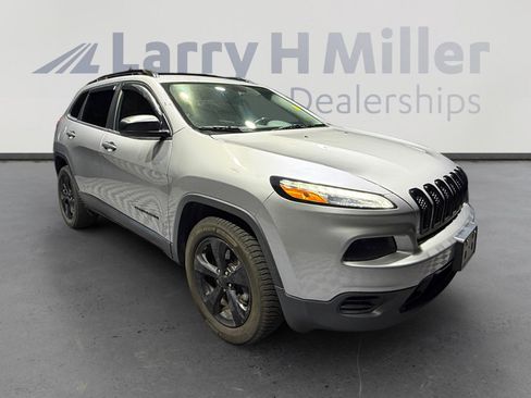 Used 2017 Jeep Cherokee Sport AWD/4WD image 7