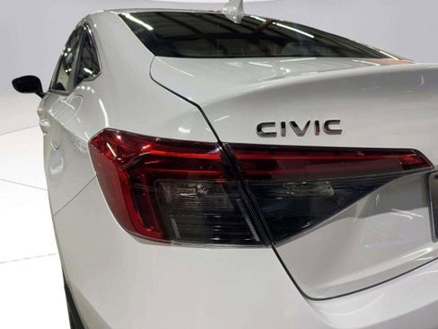 Used 2023 Honda Civic Touring image 7