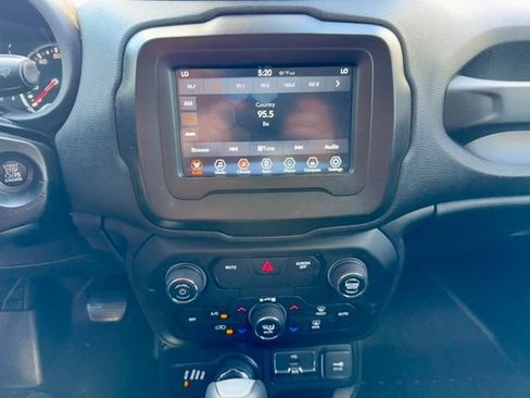 Used 2020 Jeep Renegade Latitude AWD/4WD image 19