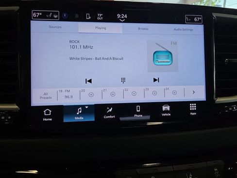 Used 2024 Chrysler Pacifica Touring-L FWD image 24