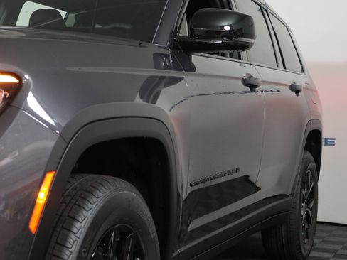 New 2025 Jeep Grand Cherokee L Altitude image 12