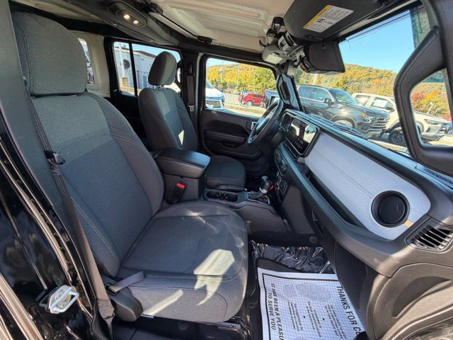 Used 2024 Jeep Wrangler Unlimited AWD/4WD image 36