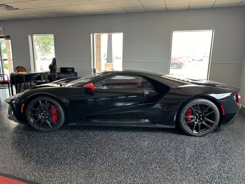 Used 2019 Ford GT image 1