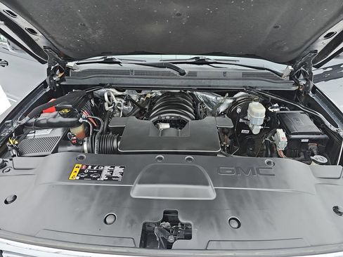 Used 2018 GMC Yukon SLE w/ HD Trailering Package image 32