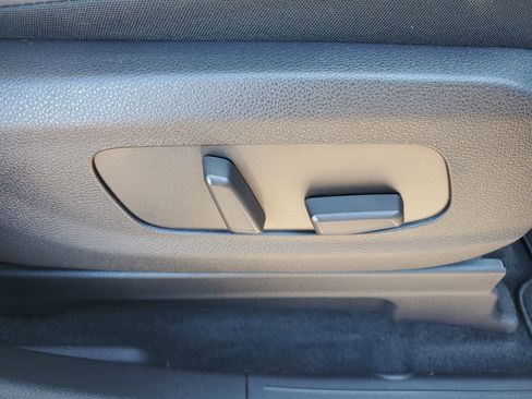 Certified 2025 Kia Carnival EX image 9