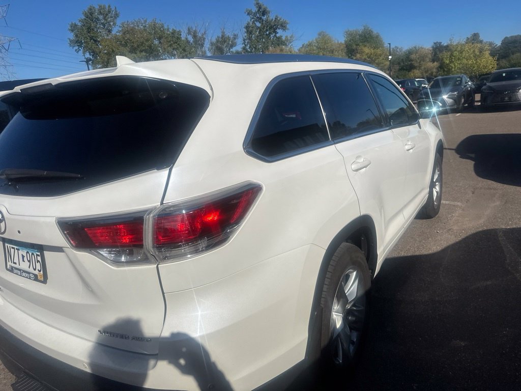 Used 2016 Toyota Highlander Limited w/ Driver Technology Package AWD/4WD image 13
