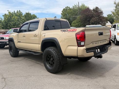 Used 2018 Toyota Tacoma TRD Off-Road w/ Technology Package AWD/4WD image 5