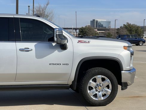 Used 2023 Chevrolet Silverado 2500 LTZ w/ LTZ Premium Package image 12