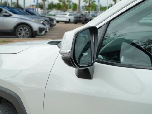 Used 2020 Toyota RAV4 Limited FWD image 9