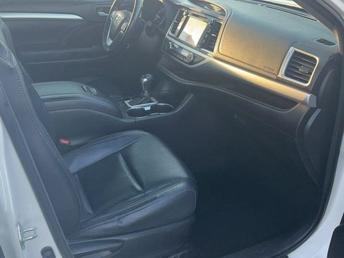 Used 2015 Toyota Highlander XLE AWD/4WD image 28