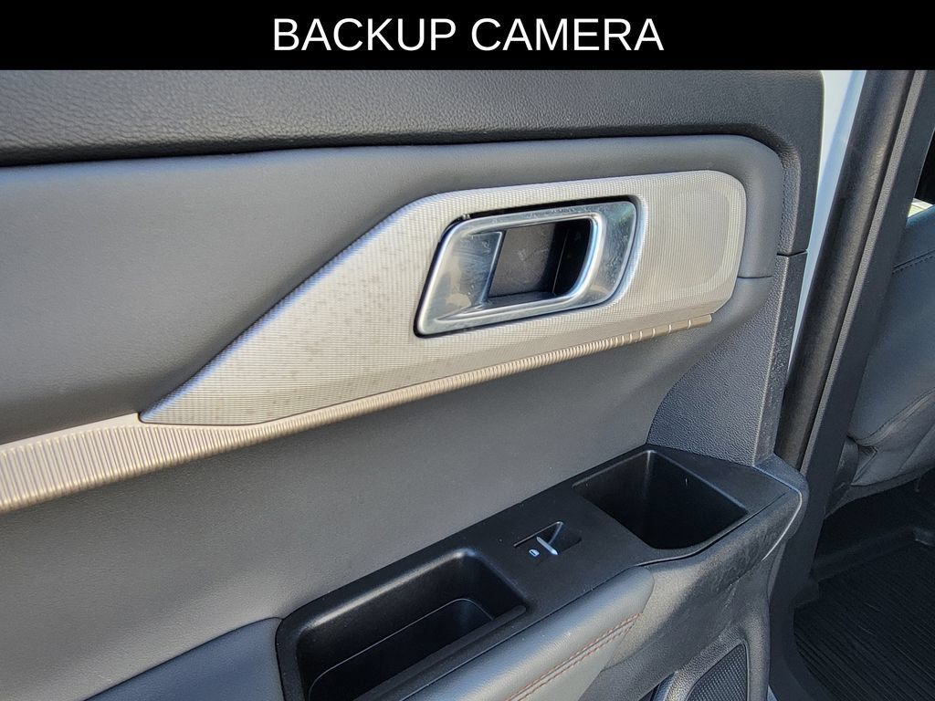 Used 2025 Ford Explorer Active AWD/4WD image 14