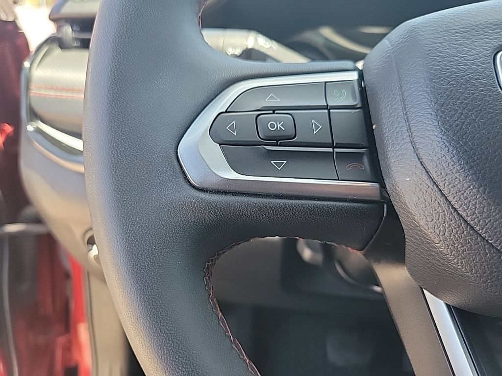 Used 2025 Jeep Compass Trailhawk AWD/4WD image 23
