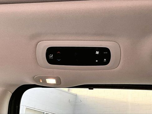 Certified 2023 Chrysler Pacifica Limited image 17