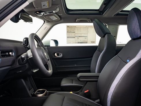 Certified 2025 MINI Cooper 2-Door Hardtop image 18