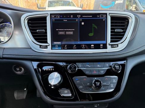 New 2026 Chrysler Pacifica Select image 17