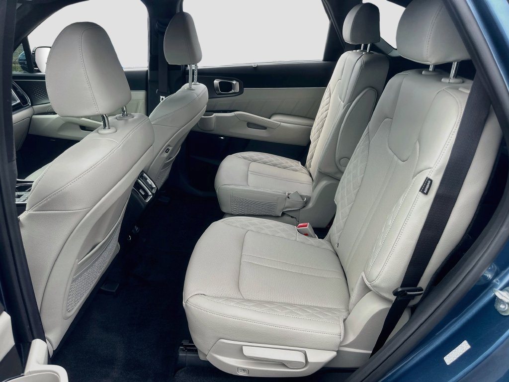 Certified 2025 Kia Sorento SX Prestige AWD/4WD image 24