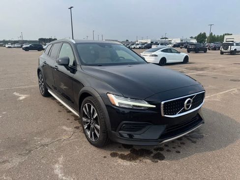 Used 2020 Volvo V60 T5 Cross Country w/ Protection Package Premier AWD/4WD image 3