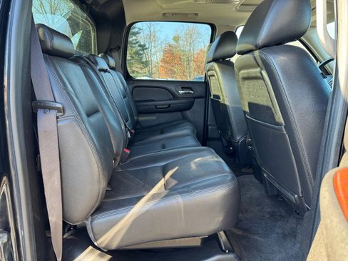 Used 2012 Chevrolet Avalanche LTZ image 17