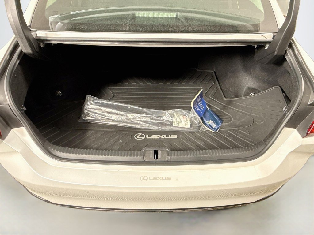 Certified 2024 Lexus ES 300h w/ Technology Package FWD image 27
