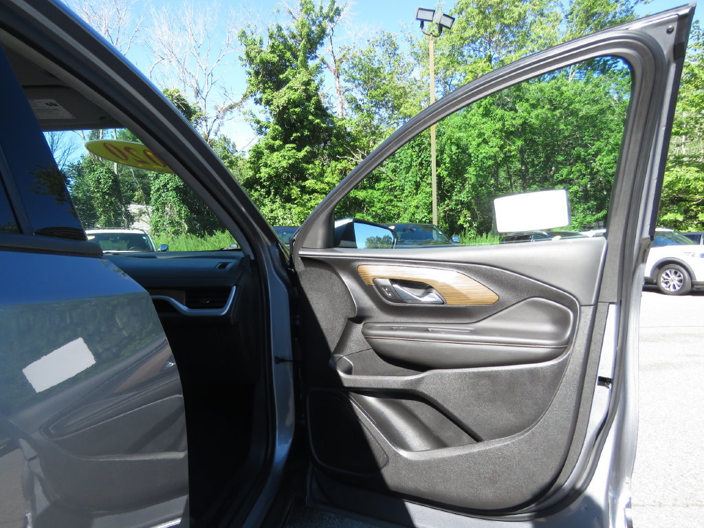 Used 2020 GMC Terrain SLE w/ Driver Convenience Package AWD/4WD image 12