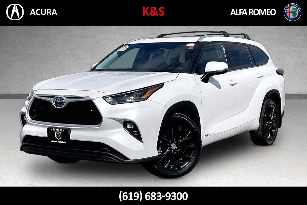 Used 2022 Toyota Highlander XLE AWD/4WD image 1