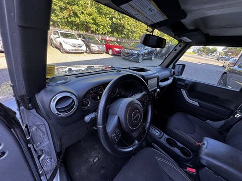Used 2015 Jeep Wrangler Unlimited Sahara w/ Dual Top Group AWD/4WD image 10