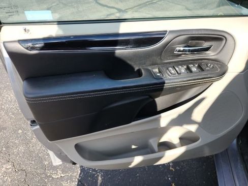 Used 2019 Dodge Grand Caravan SXT image 10