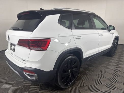 Certified 2024 Volkswagen Taos SE w/ Panoramic Sunroof Package image 3