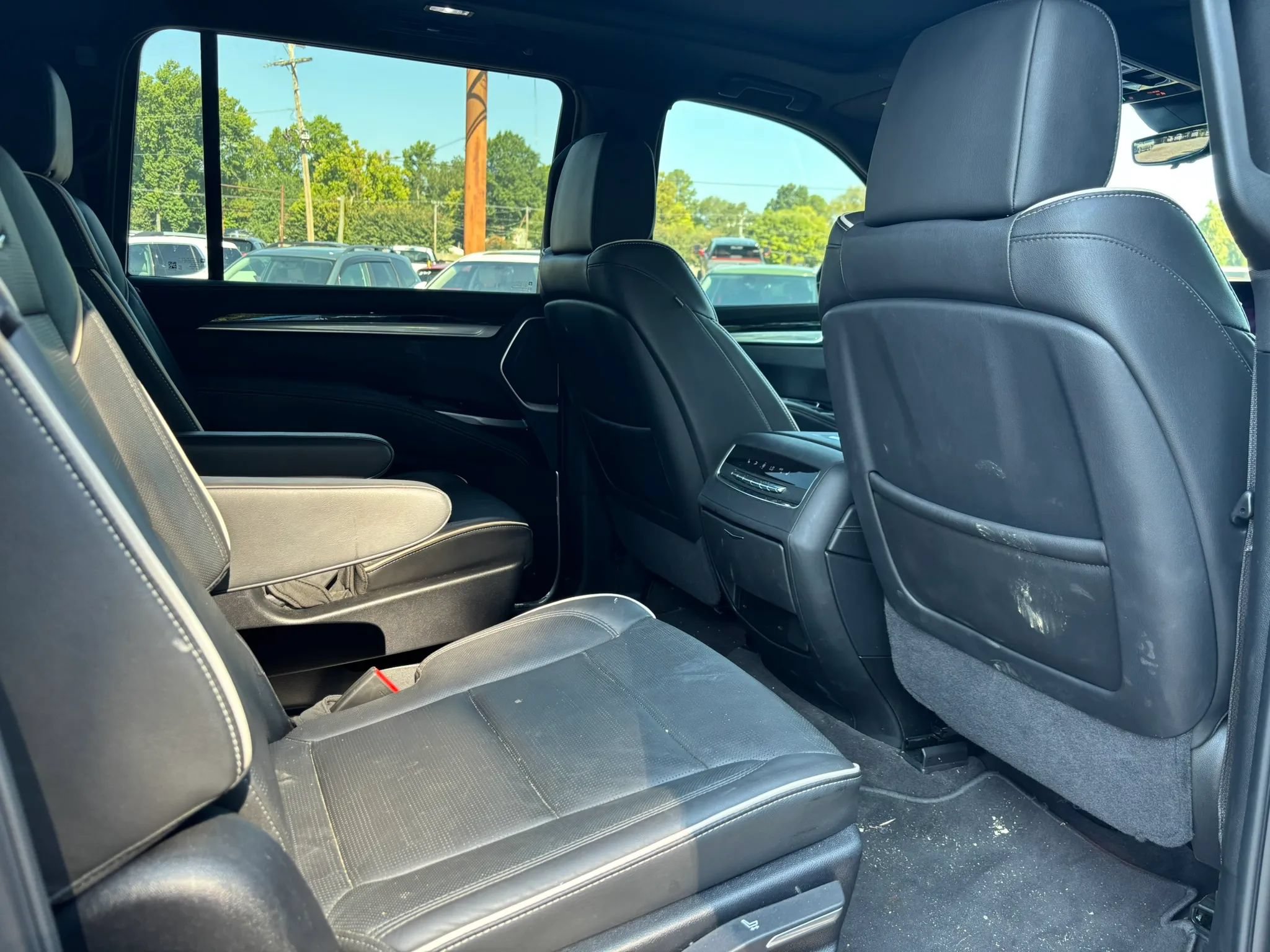 Used 2025 Cadillac Escalade ESV Sport AWD/4WD image 18
