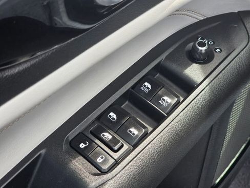 Used 2024 Jeep Compass Limited image 23