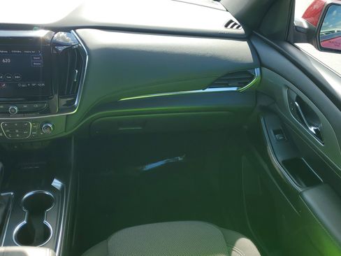 Used 2023 Chevrolet Traverse LT image 18
