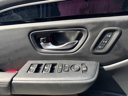 Used 2025 Honda Pilot Touring image 10